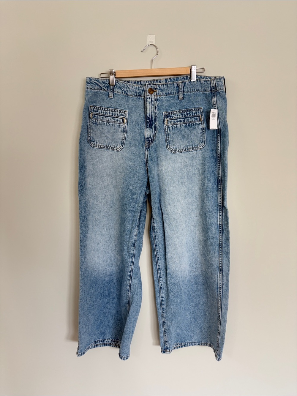 Old Navy Patch Pocket Wide Leg Light Blue Women’s Jeans